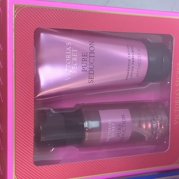 Bundle New Victoria Secret Mist & Lotion Gift Sets Love Spell &Pure Seduction - Picture 3 of 5
